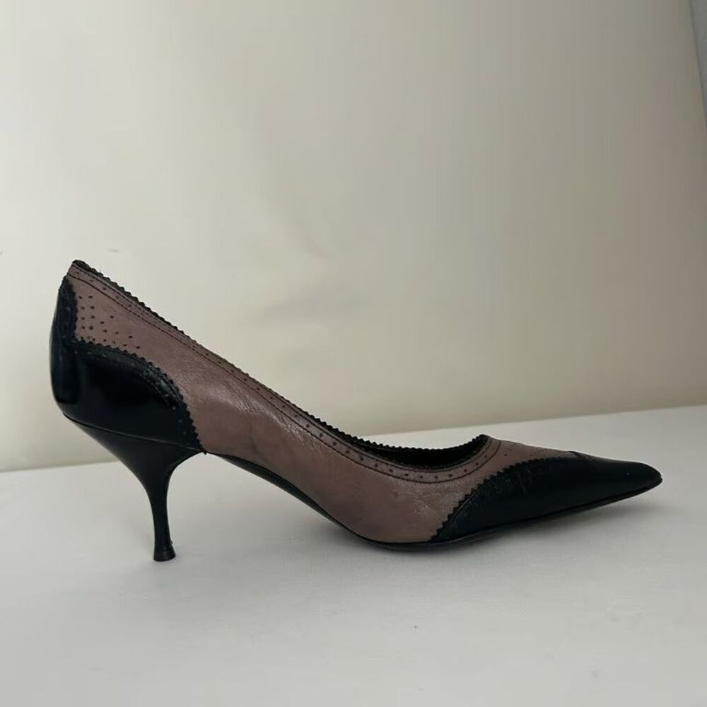Prada Wingtip Brogue Pumps Heels Black Taupe Leather Pointed Toe Womens 38.5 - Picture 9 of 11